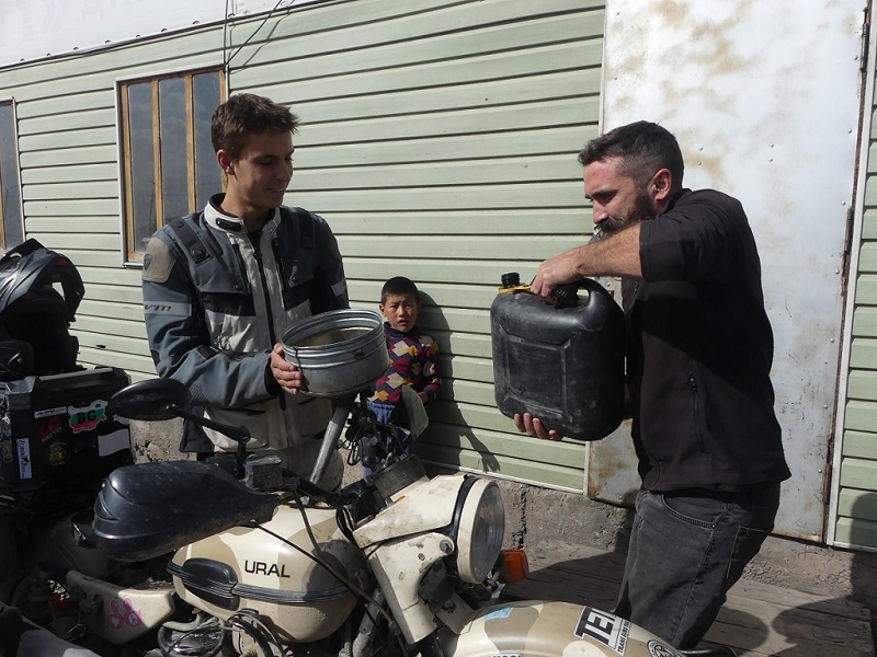 route du pamir, voyage en sidecar ural - URALISTAN